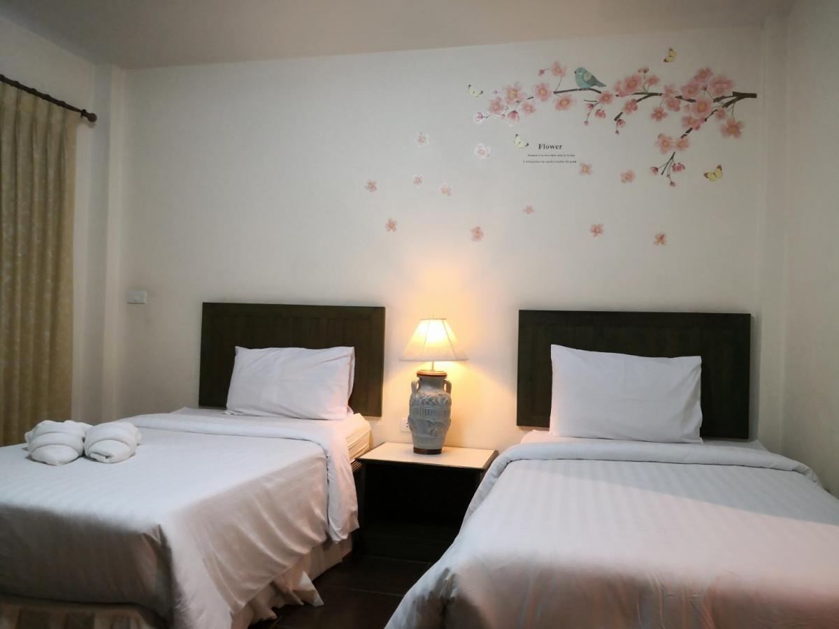 Baan Suksiri Hotel HHQ Extérieur photo