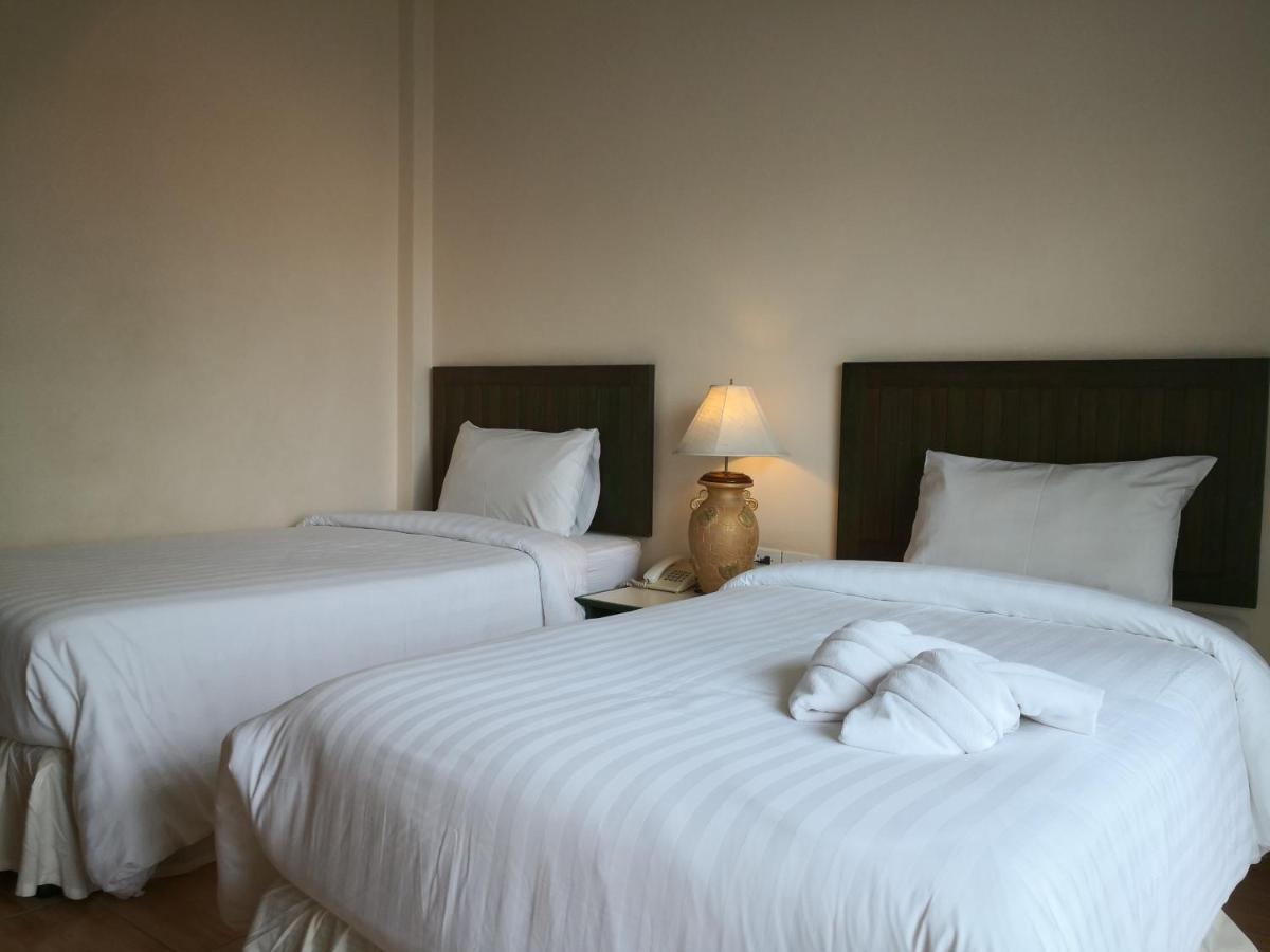 Baan Suksiri Hotel HHQ Extérieur photo