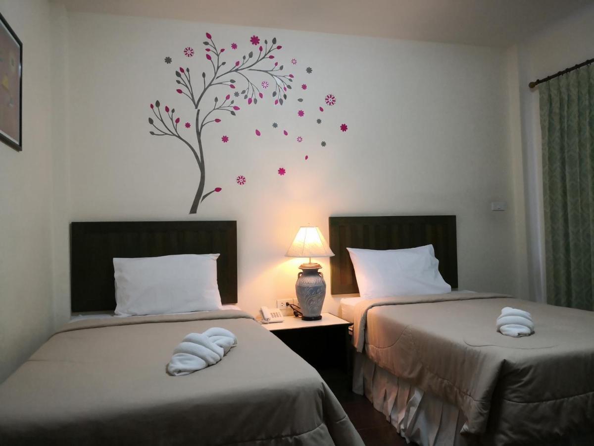 Baan Suksiri Hotel HHQ Extérieur photo