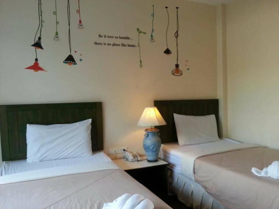 Baan Suksiri Hotel HHQ Extérieur photo