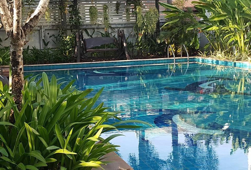 Baan Suksiri Hotel HHQ Extérieur photo