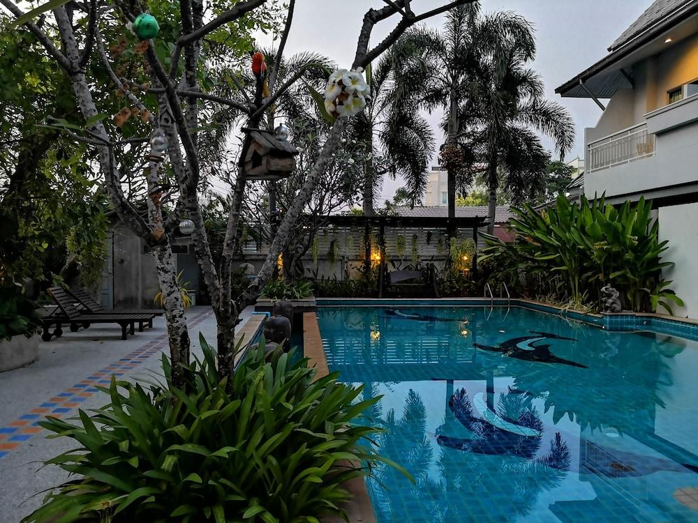 Baan Suksiri Hotel HHQ Extérieur photo