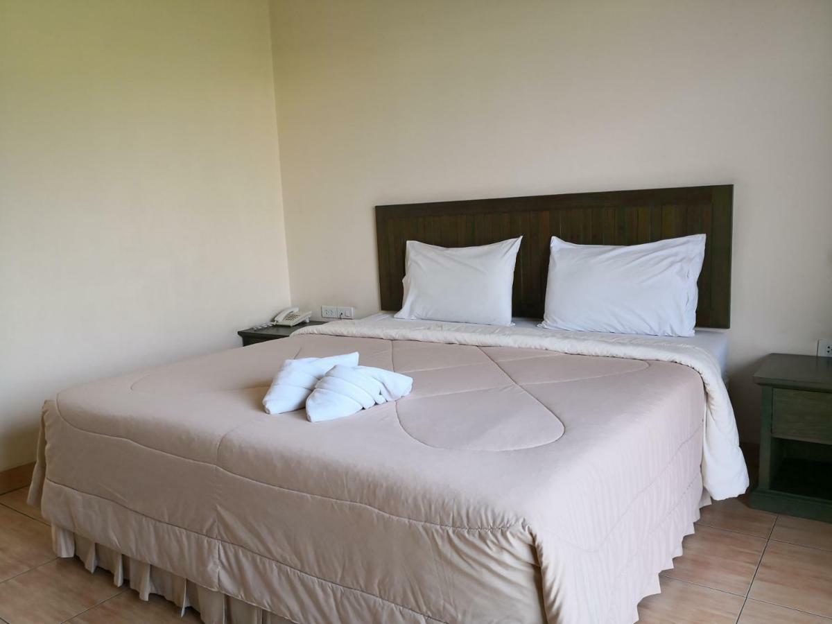 Baan Suksiri Hotel HHQ Extérieur photo