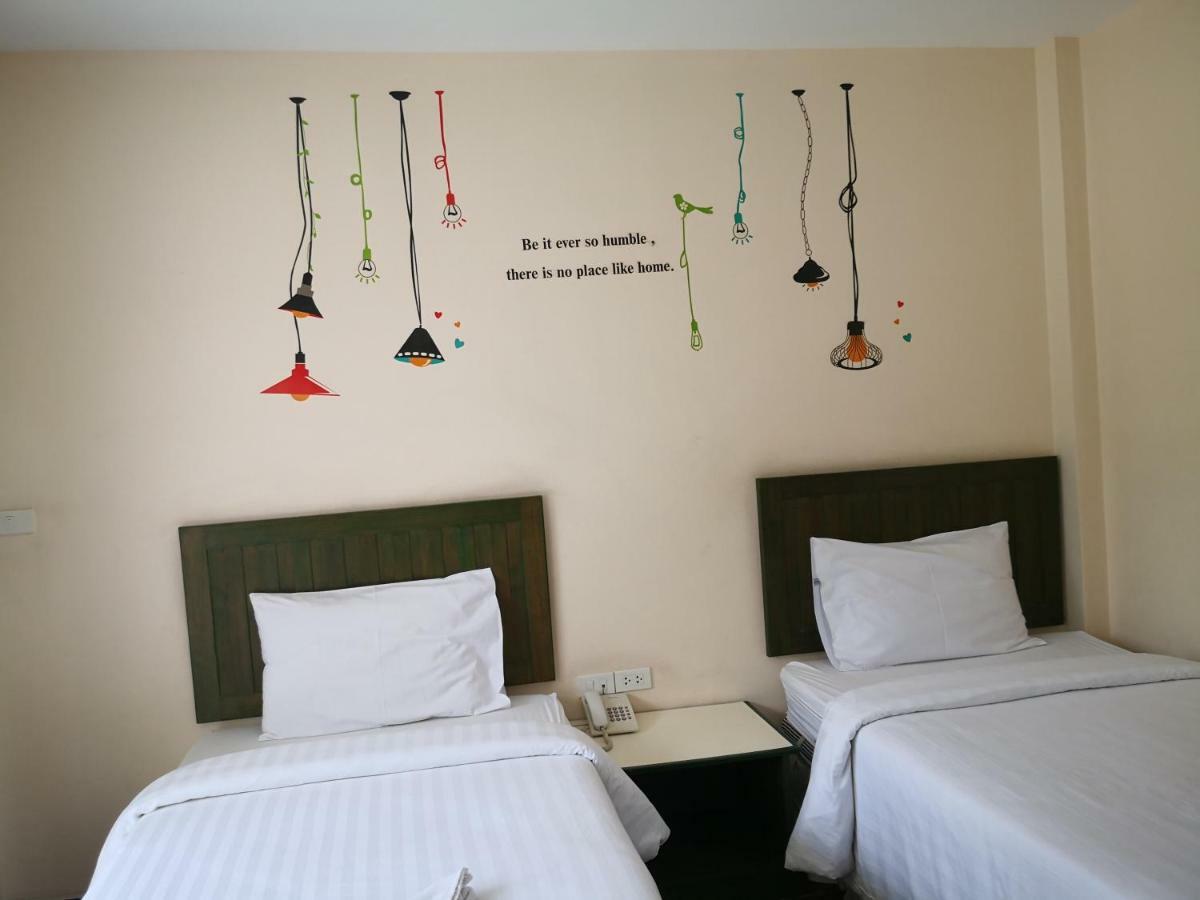 Baan Suksiri Hotel HHQ Extérieur photo